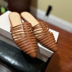 SIZE 8 SLIP ON CLOSE TOE FLATS